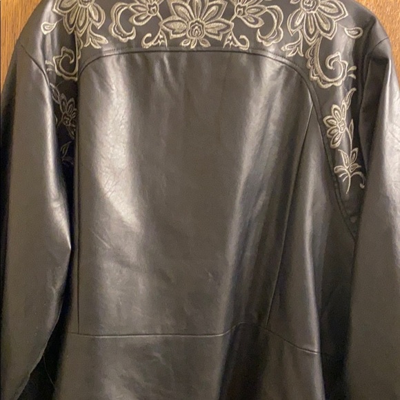 Faux leather jacket SIZE 2X New Without Tags pit to pit 48” Len. 25/26 - Picture 6 of 8